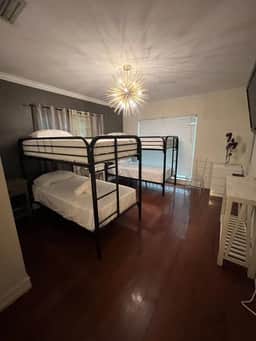 Miami Calm Hostel Bed For Traveler 2B - Image 3