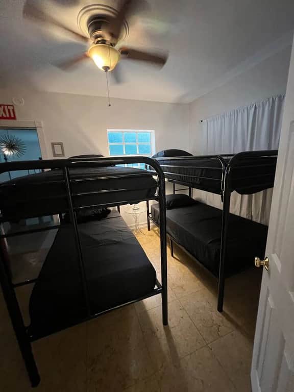 Miami Cheerful Hostel Bed 4B - Holiday Home - Image 4
